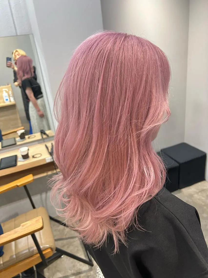 セミロング カット ヘアカラー SAEKI【ior 】北千住店ブリーチのヘアスタイル