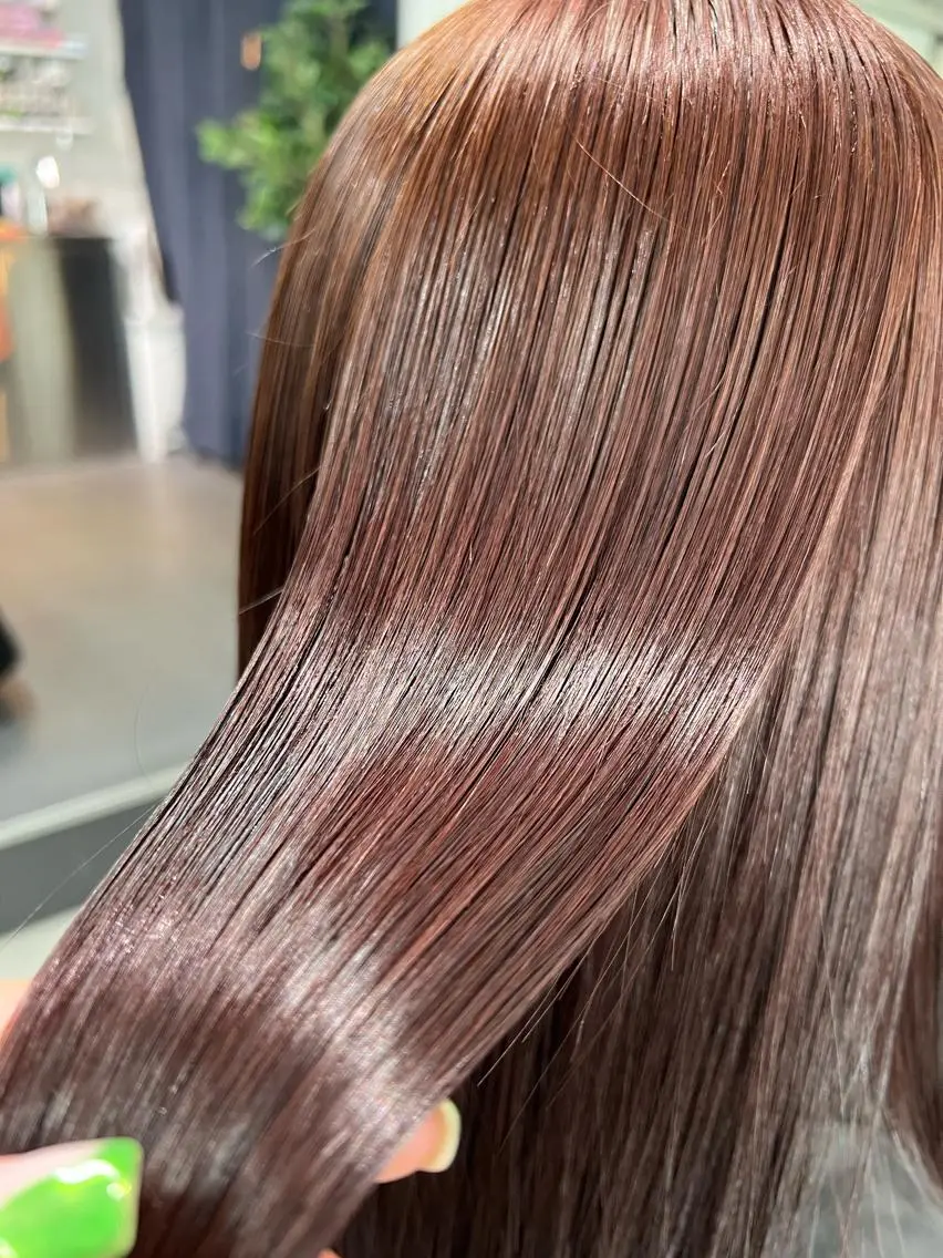 ミディアム カラー ヘアカラー ハイトーン&髪質改善 &韓国エクステ🤎のヘアスタイル