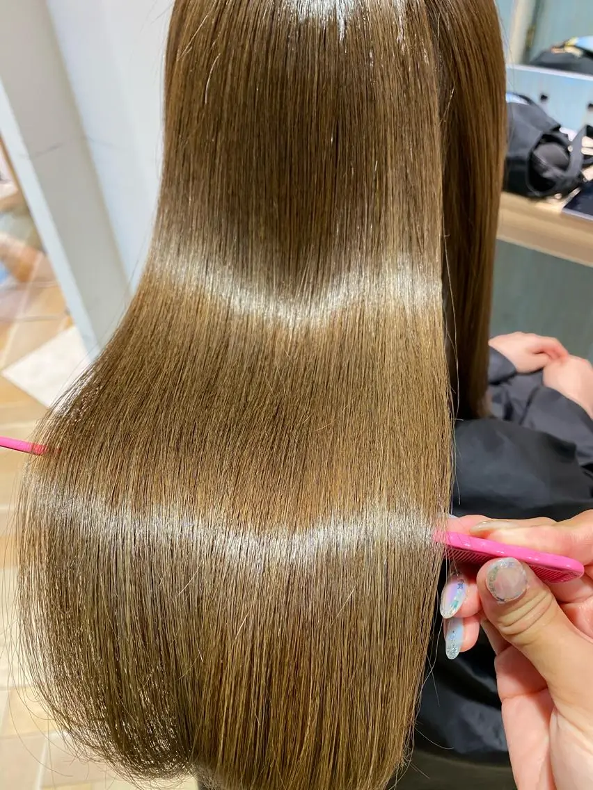 ロング カット ヘアカラー 縮毛矯正 トリートメント 髪質改善 縮毛の達人 矢井由真のヘアスタイル