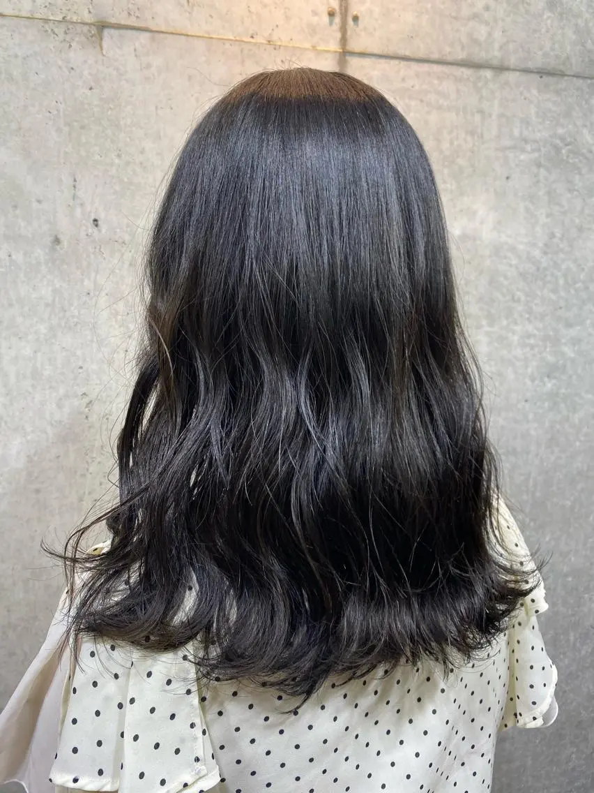 ミディアム カラー mina .のヘアスタイル