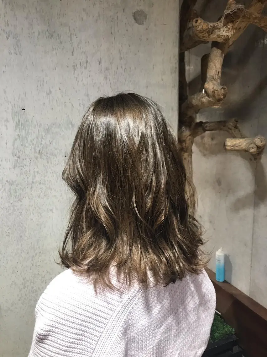 セミロング 坂野 結子のヘアスタイル