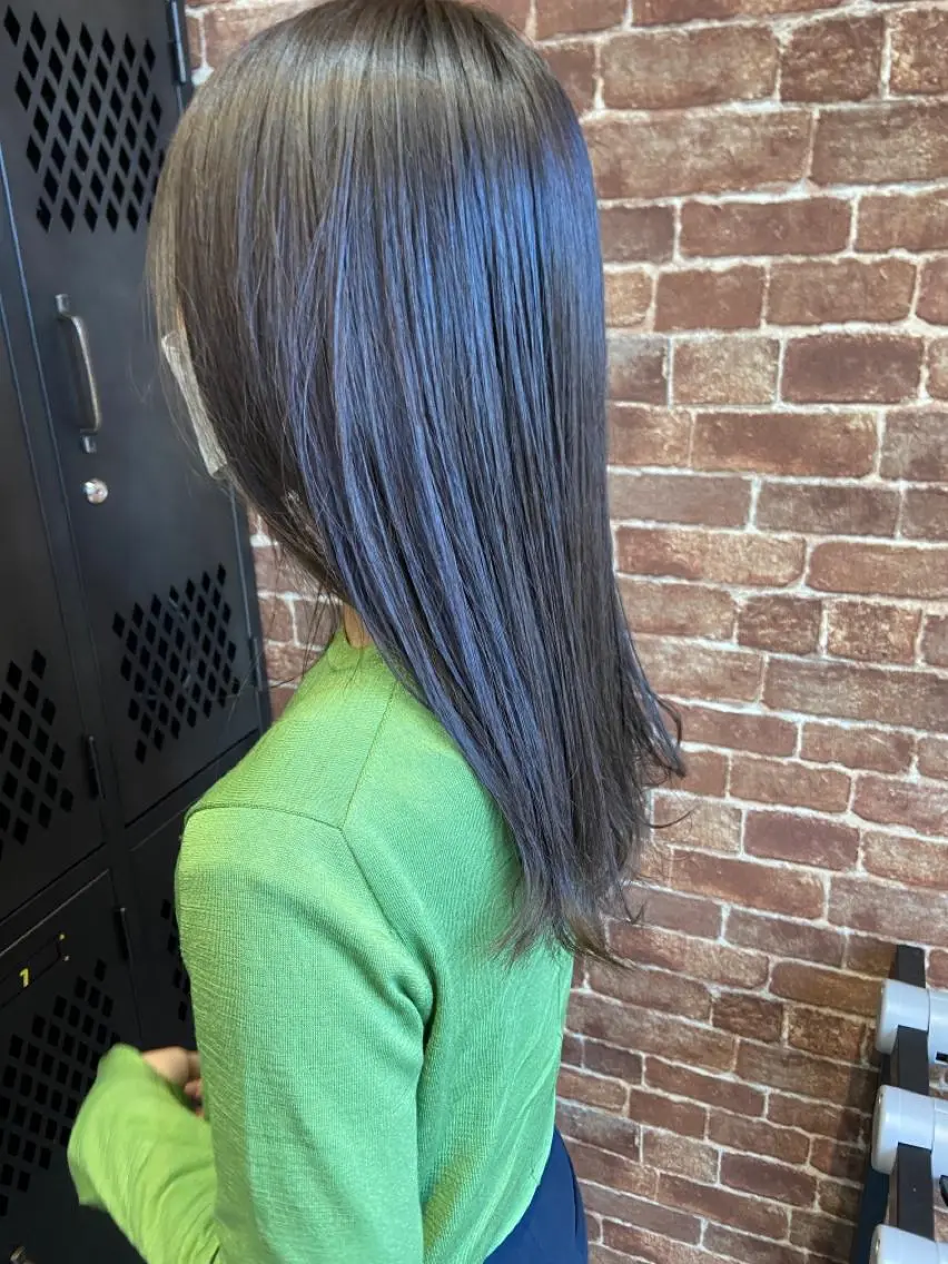 セミロング カラー パーマ ヘアアレンジ メンズ キッズ マツエク・マツパ アイブロウ アッシュ ベージュカラー 透明感カラー ミルクティーベージュ 眉カラー 久木原 ゆりのヘアスタイル