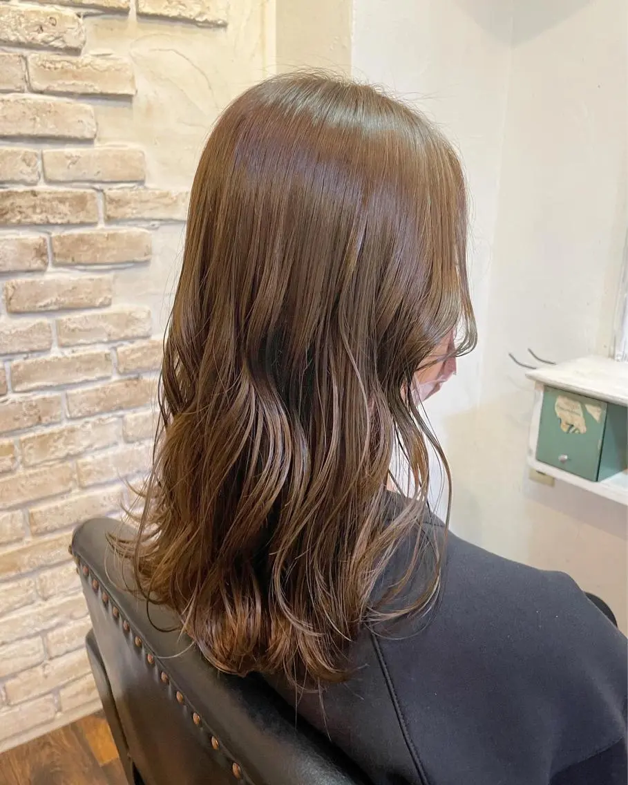 セミロング Babylone 飯尾 香音のヘアスタイル