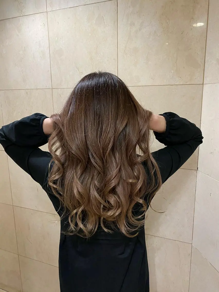 ロング カラー バレイヤージュ ハイライトカラー ハイライト レイヤーカット ヤクシジ レンのヘアスタイル