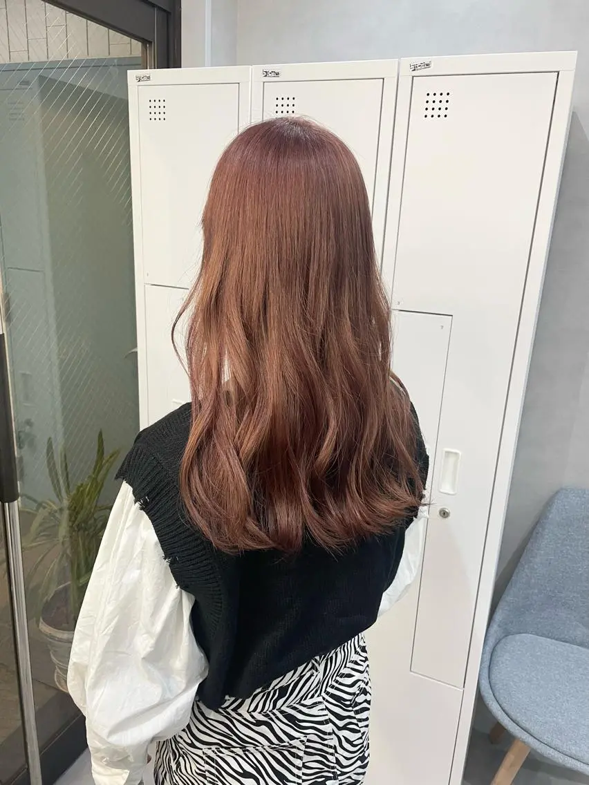 ロング カラー ベージュカラー ブリーチ ピンクカラー ピンクベージュ トリートメント ANNA 🧸のヘアスタイル