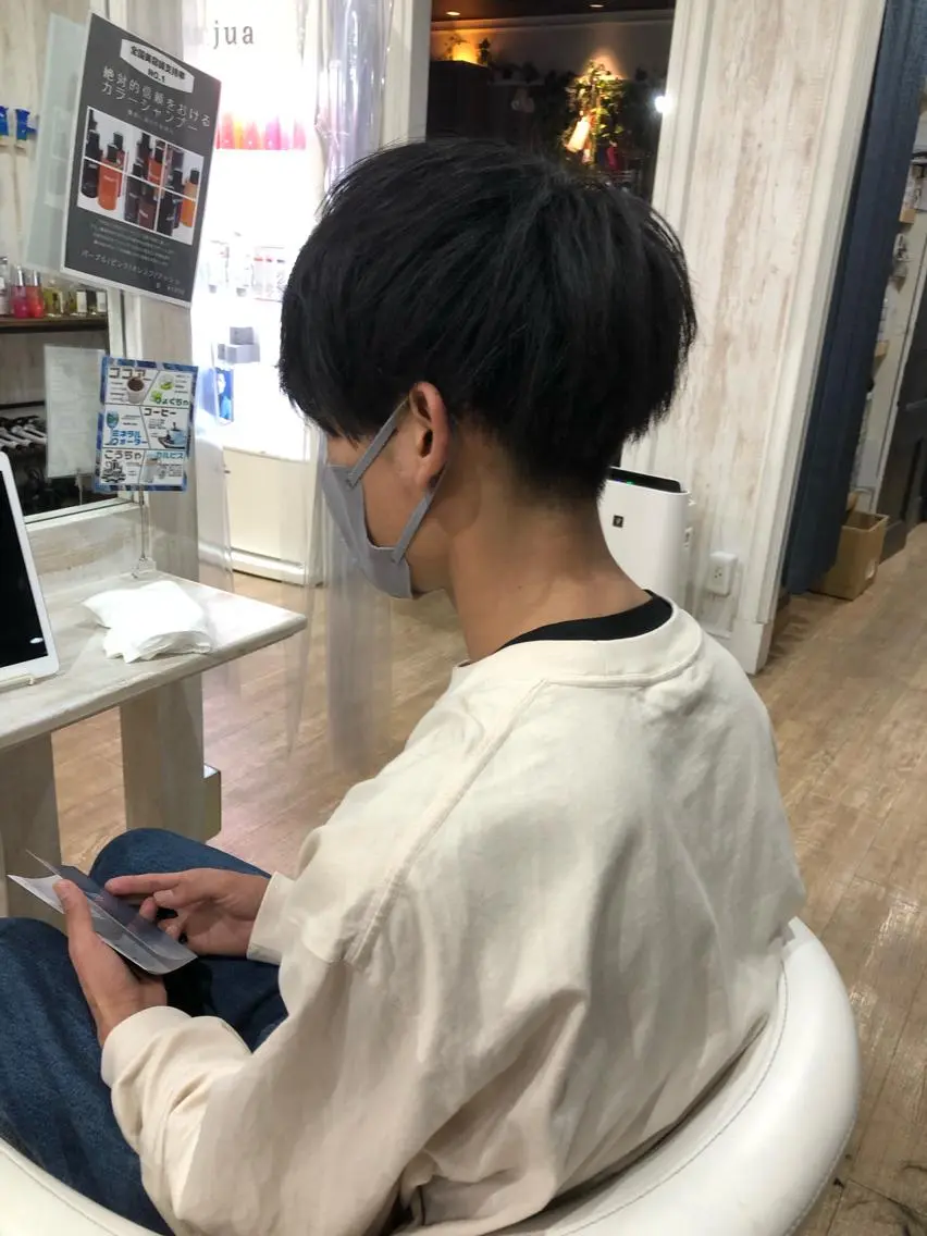 ショート メンズ white.梅田 デザインカラー🦄のヘアスタイル