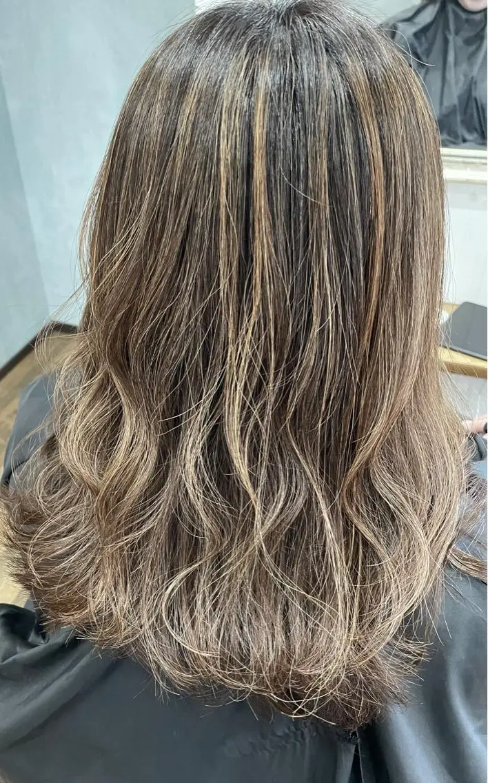 セミロング カラー ハイライトカラー ハイライト maeda maiのヘアスタイル