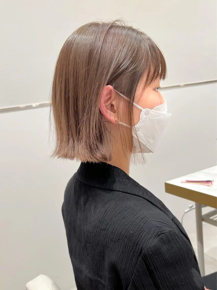 ミディアム ボブ カット 縮毛矯正 トリートメント レイヤー専門家 ダブルカラー修のヘアスタイル