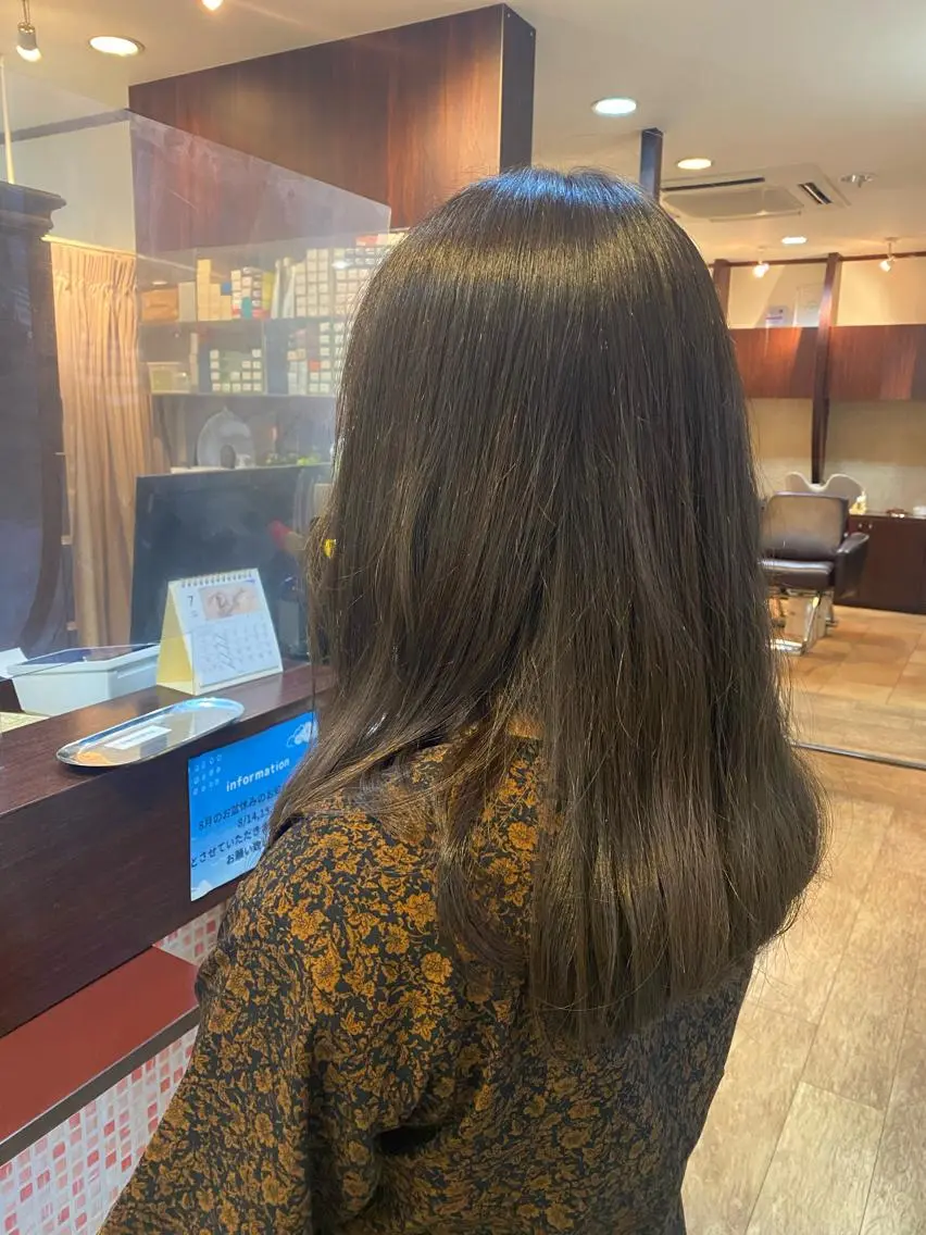 ロング カラー ブラウンカラー オリーブブラウン カット ヘアカラー トリートメント サプリームヘア 飯田みち瑠のヘアスタイル