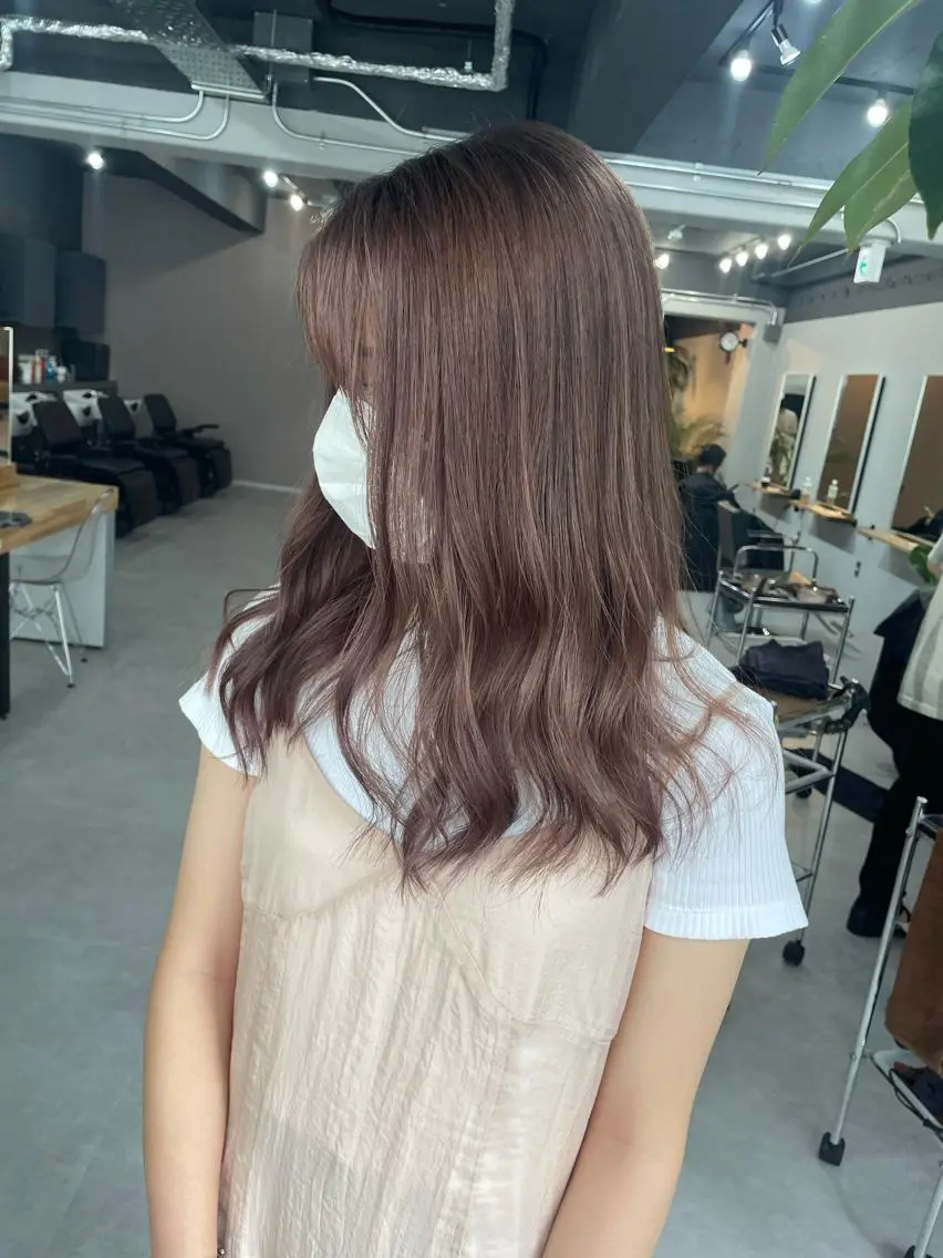 ミディアム カラー ピンクカラー レイヤーカット 西村あきやのヘアスタイル