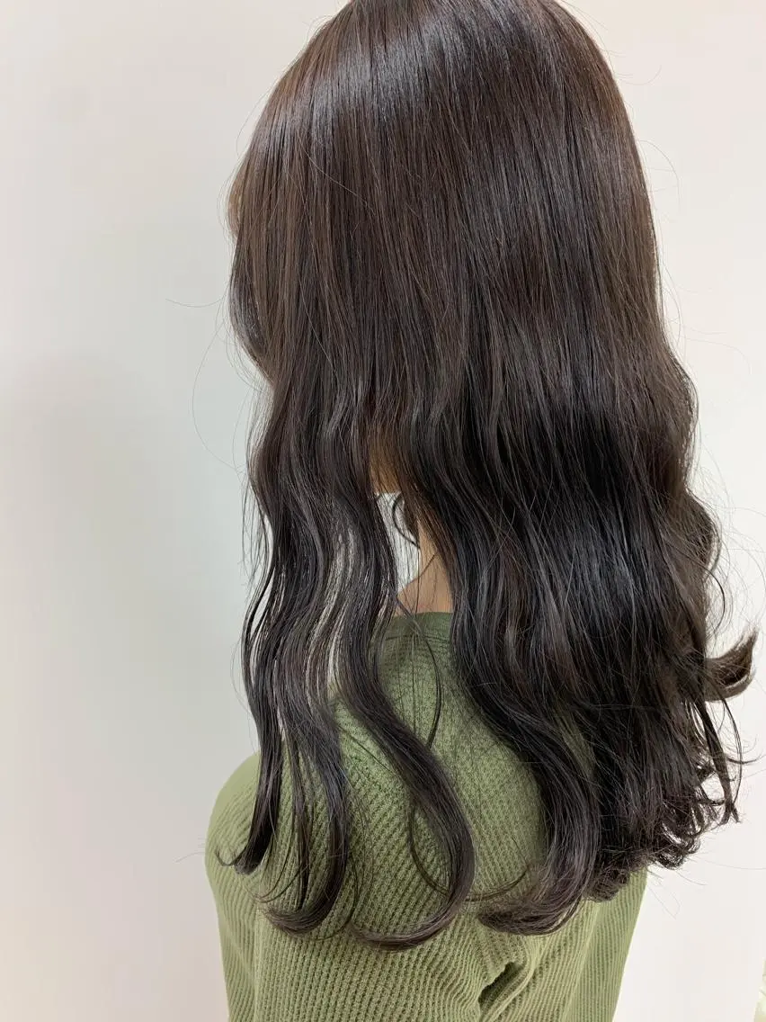 ロング カラー グレージュ カット ヘアカラー 顔まわりカット✄ ベージュカラー🧸のヘアスタイル