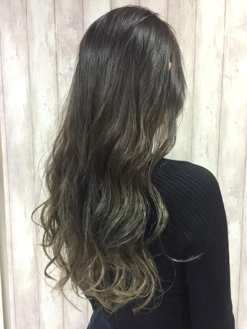 ロング カラー パーマ ブリーチ グラデーションカラー イルミナカラー 韓国ヘア✨グレージュ カラーasamiのヘアスタイル
