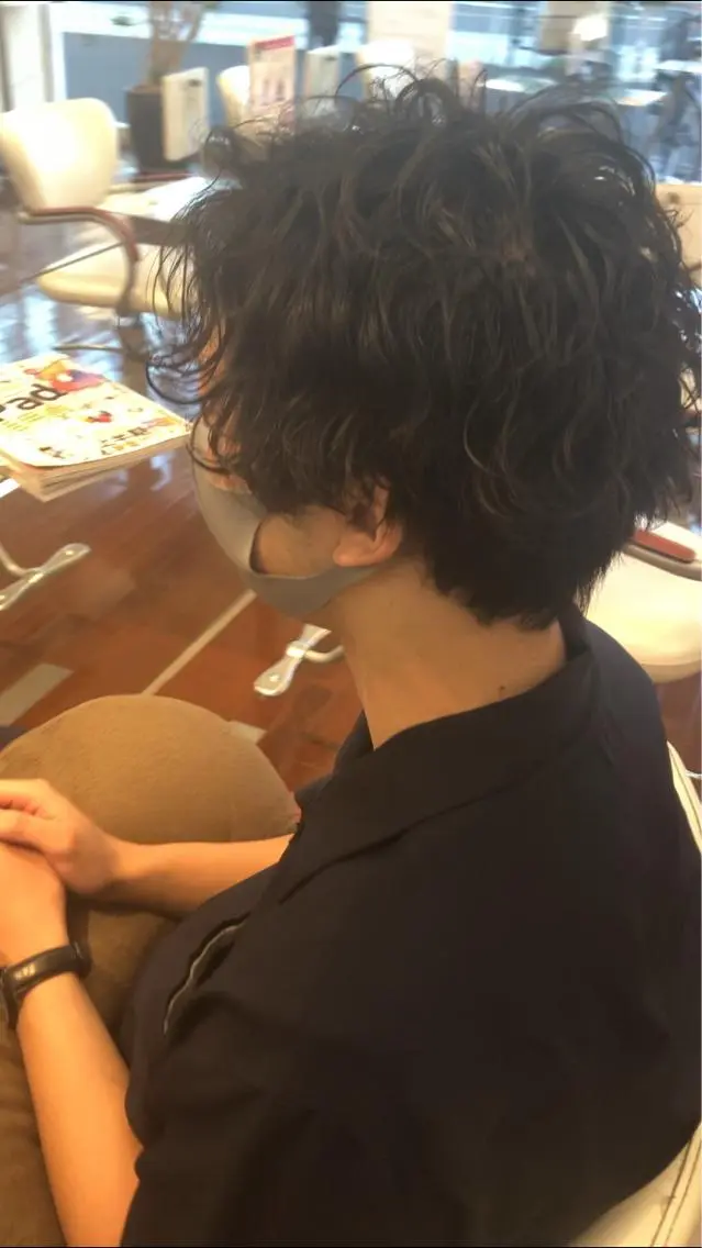 ショート パーマ メンズ 波巻きスパイラル 河原崎　基のヘアスタイル