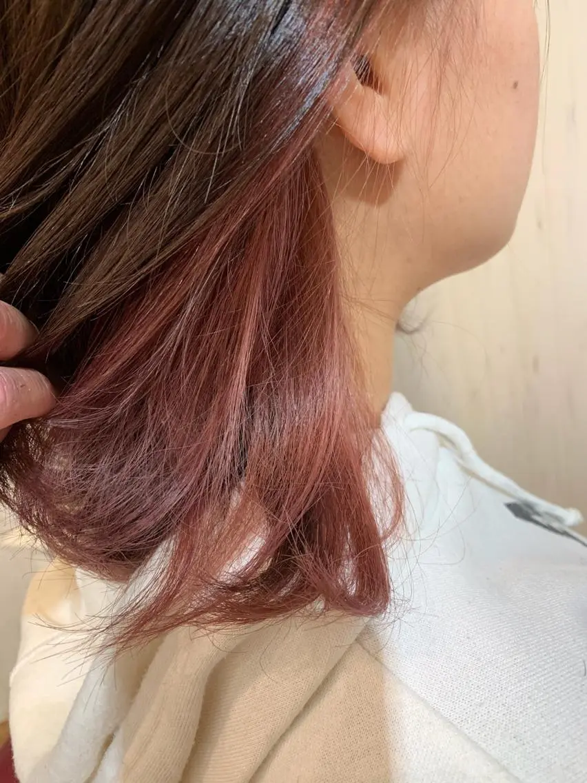 ミディアム カラー ブリーチ ピンクカラー ピンクパープル パープルカラー 工藤 萌香のヘアスタイル