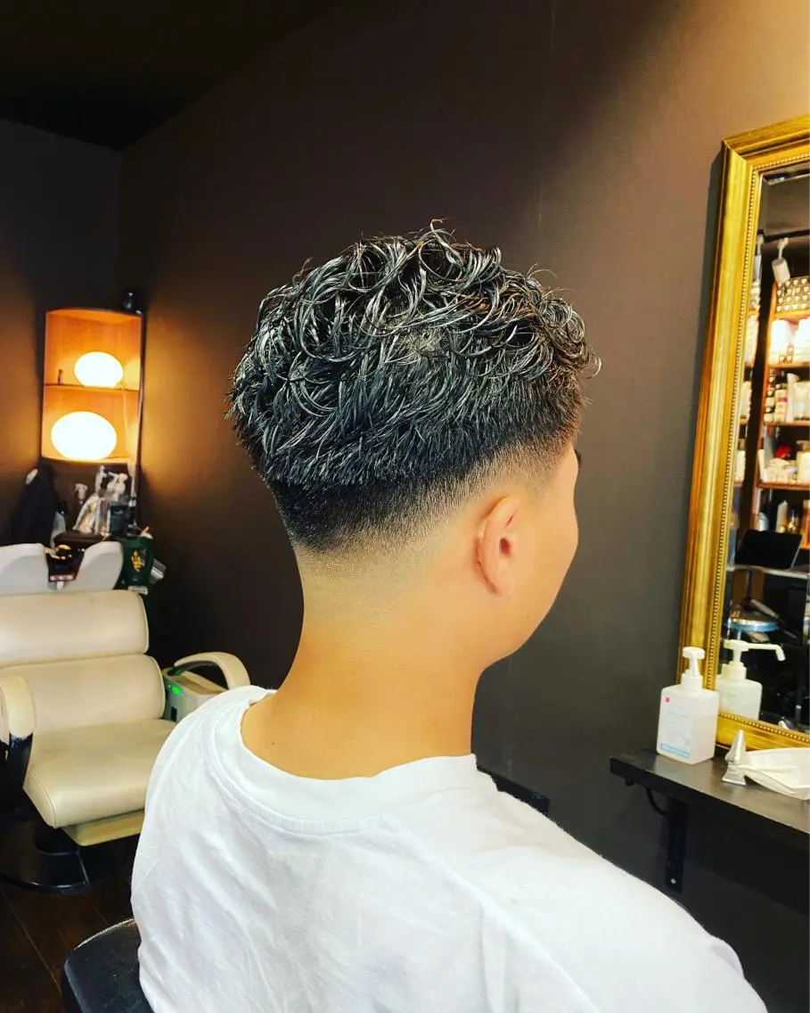 メンズ フェードカット メンズパーマ スキンフェード メンズサロン AXLのヘアスタイル