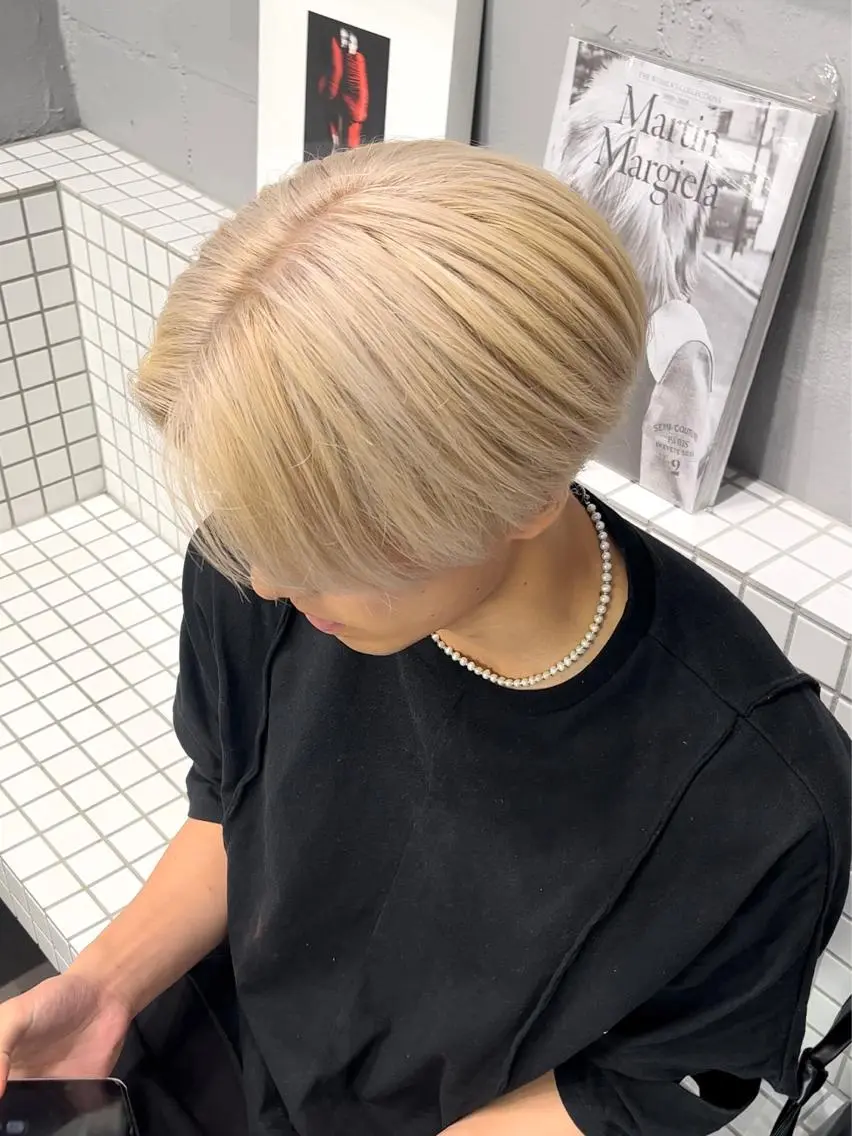カラー メンズ メンズハイトーン ブロンド ハイトーンカラー k jの眉毛・アイブロウイメージ