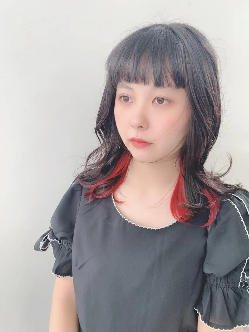 ミディアム カラー ブリーチ ブルーカラー ブルージュ インナーカラー ウルフカット カット ヘアカラー トリートメント 松川  智行のヘアスタイル
