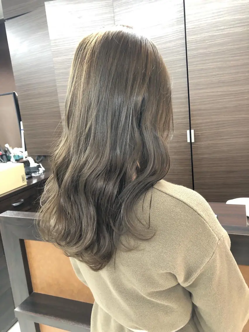 セミロング カラー アッシュ ベージュカラー ブリーチ ブリーチなしカラー ヘアカラー トリートメント 八谷 将平のヘアスタイル