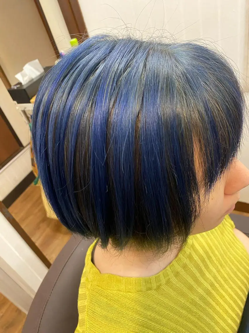 ショート カラー ブリーチ ブルーカラー デザインカラー m walk エム ウォークのヘアスタイル
