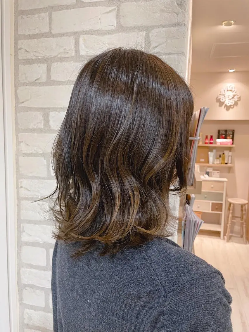 ミディアム カラー グレージュ ハイライトカラー ハイライト カット ヘアカラー トリートメント 清水 有実子のヘアスタイル