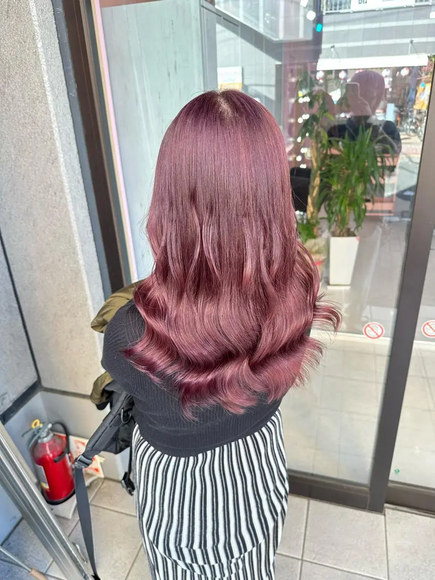 セミロング カラー ブリーチ特化🌈 MANATOのヘアスタイル