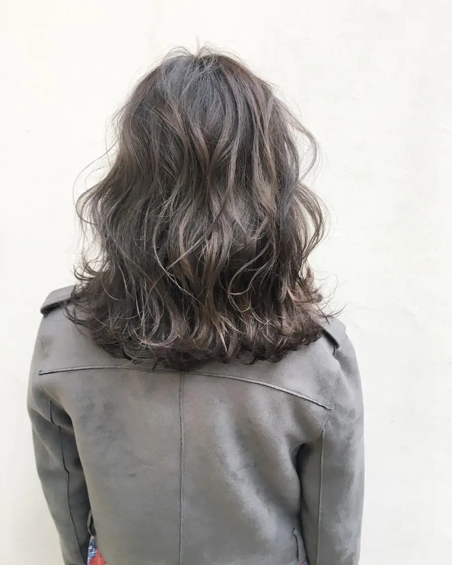 ミディアム カラー グレージュ レイヤーカット BLend 渋谷のヘアスタイル