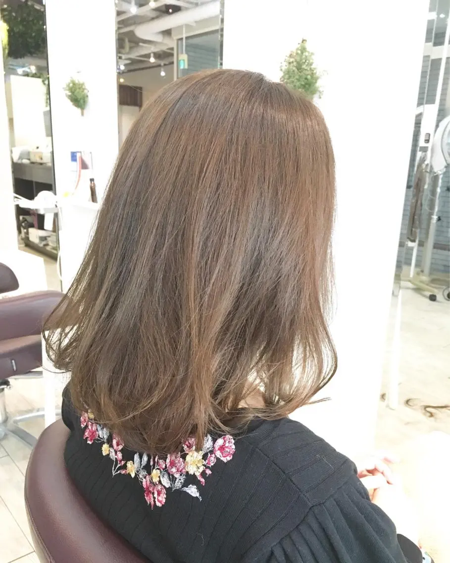 ミディアム カラー アディクシーカラー アッシュ ブラウンカラー ボブ 中村 よしひでのヘアスタイル