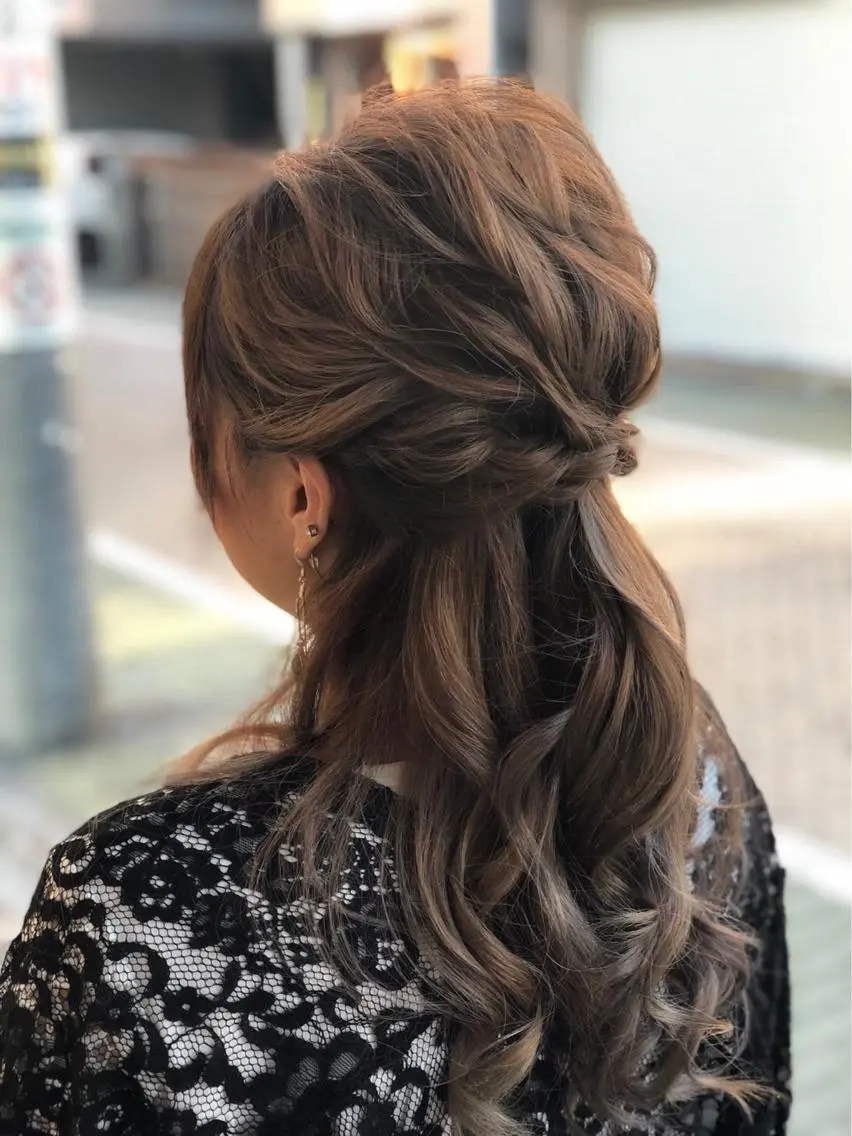 ミディアム ヘアアレンジ ハーフアップ 近 沙織のヘアスタイル