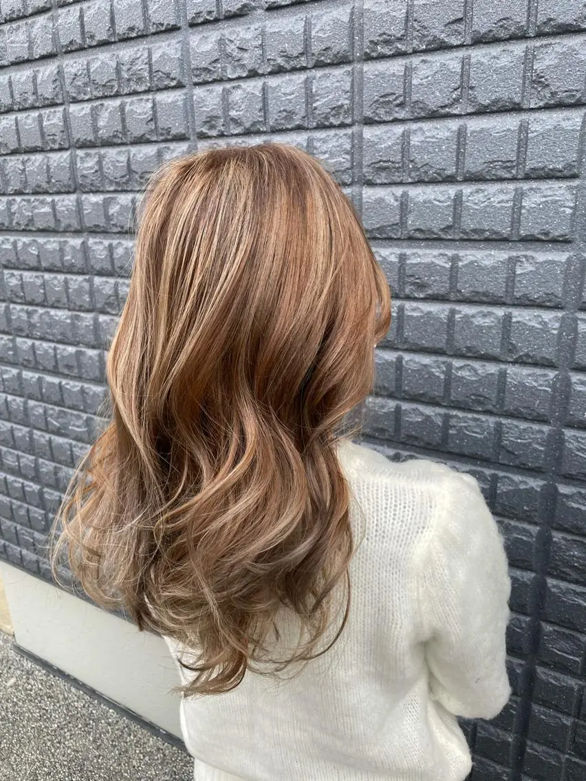 ロング カラー ベージュカラー ハイライトカラー ハイライト La vielle 西峠のヘアスタイル