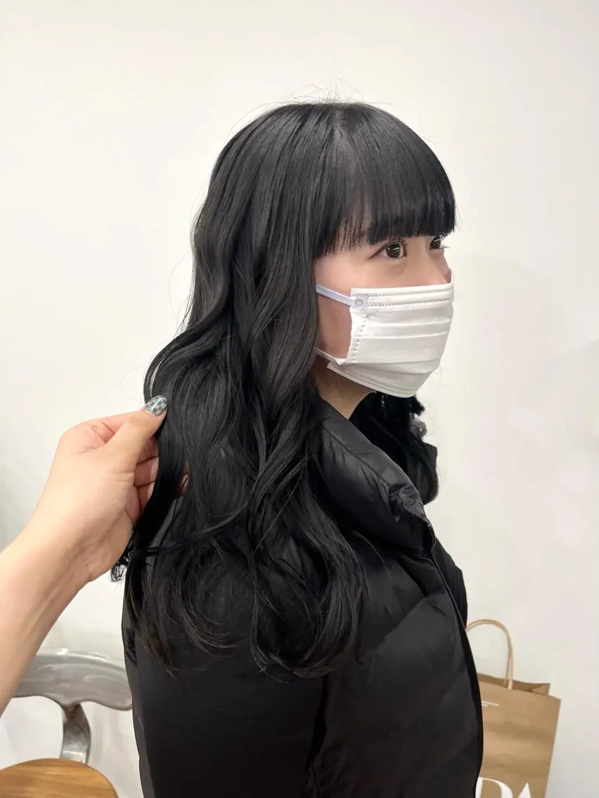 ロング カラー 黒髪 ブルーカラー ブルーブラック HIROKO / 透明感暖色カラー🎀のヘアスタイル