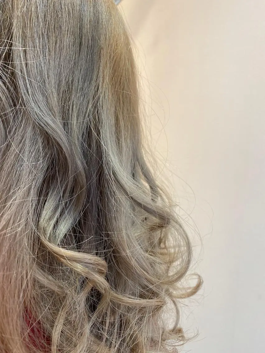 ロング カラー グレージュ 🟢NEGi🟣 🫧髪質改善のヘアスタイル