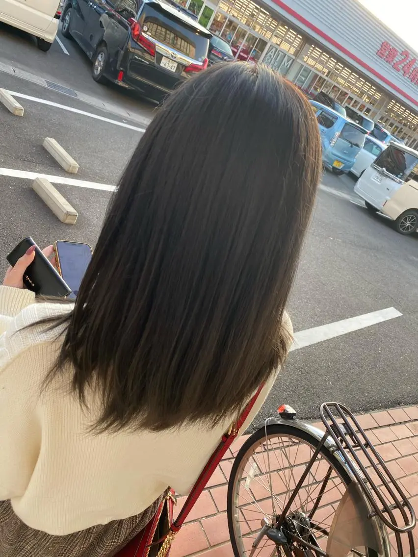 セミロング カラー ブリーチ グレージュ オリーブグレージュ オリーブグレー ヘアカラー トリートメント KAITOH ATSUSHIのヘアスタイル