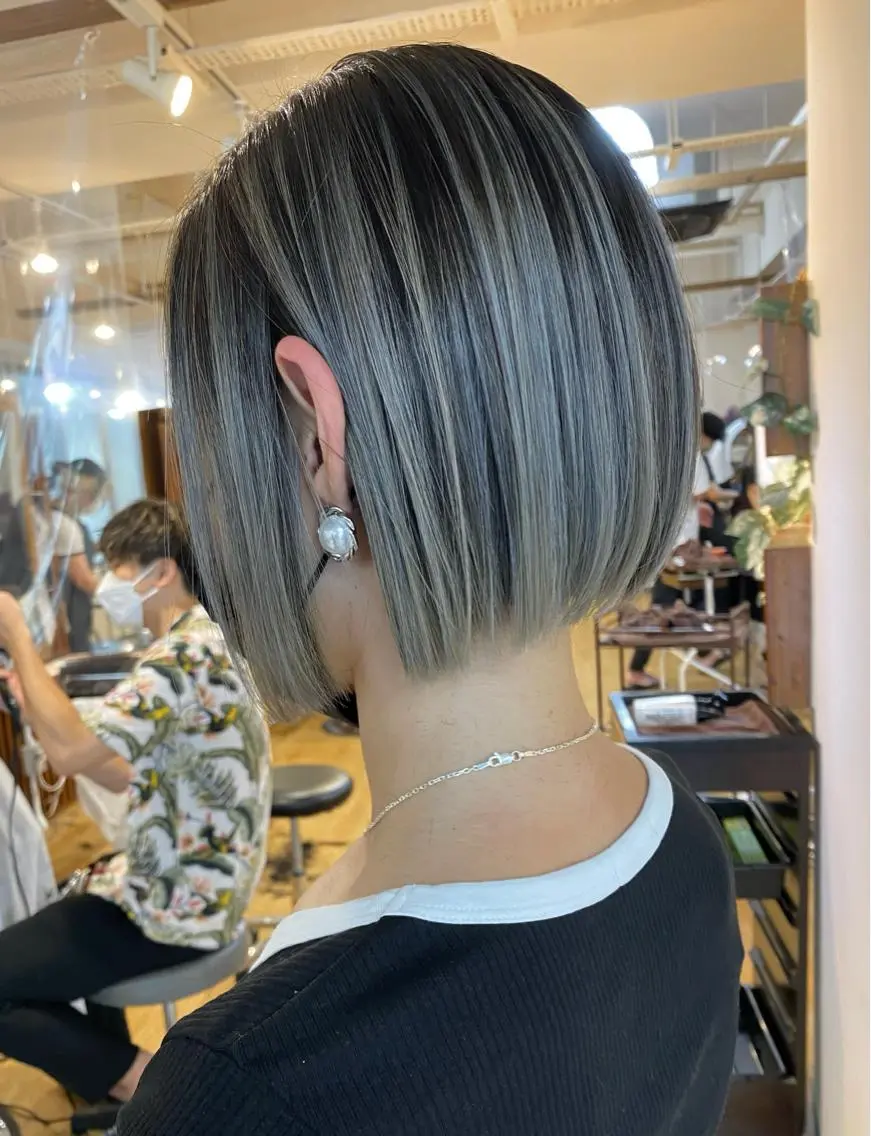 ショート カラー バレイヤージュ レイヤーカット 白髪ぼかし バレイヤージュ志鎌のヘアスタイル