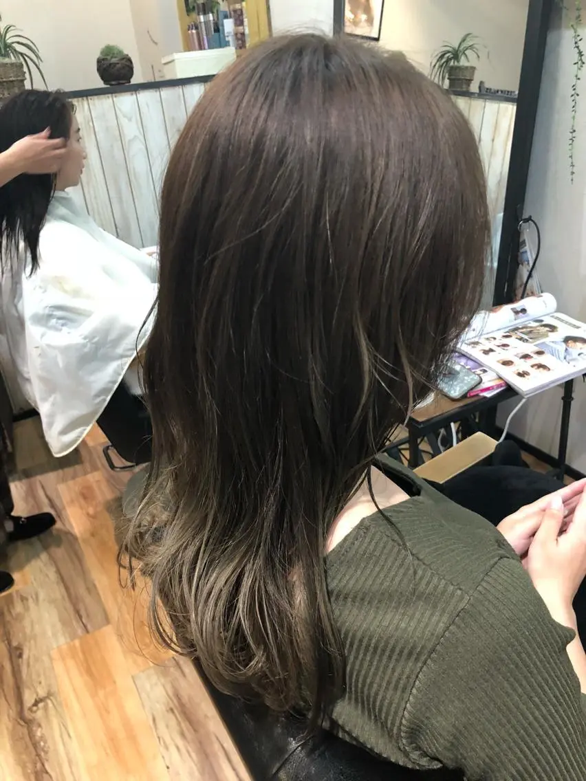 セミロング カラー グラデーションカラー taishi taishiのヘアスタイル