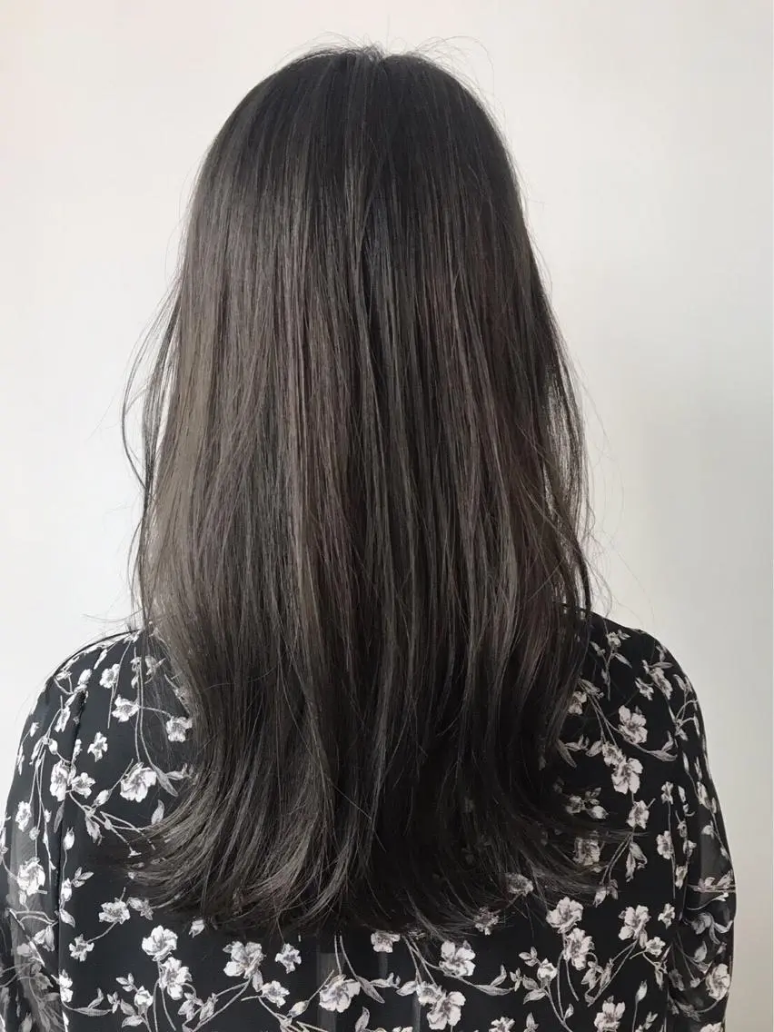 ロング カラー 透明感カラー グレージュ 🌿椿 夢来🌿のヘアスタイル