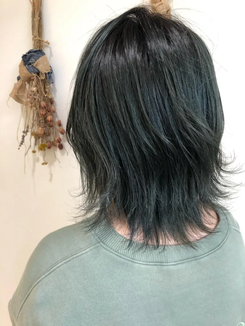 セミロング カラー ブルーカラー ミント カット ヘアカラー トリートメント 松佐 ゆかりのヘアスタイル