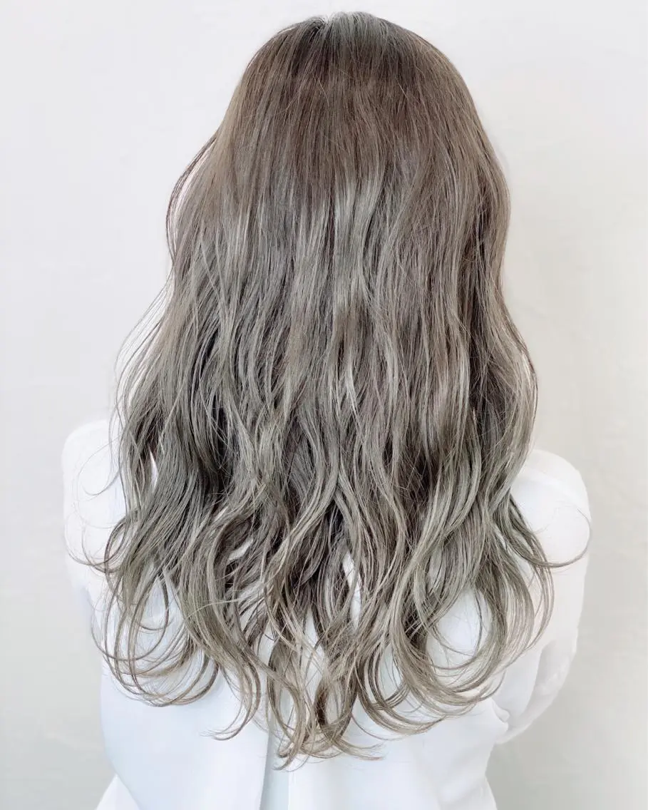 セミロング カラー ベージュカラー 透明感カラー デザインカラー ハイライトカラー ハイトーンカラー 西山 雄基のヘアスタイル