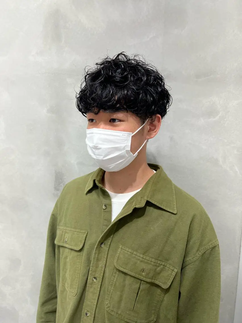 ミディアム パーマ メンズ ミディアムパーマ メンズパーマ スパイラルパーマ 村山 豪歩のヘアスタイル