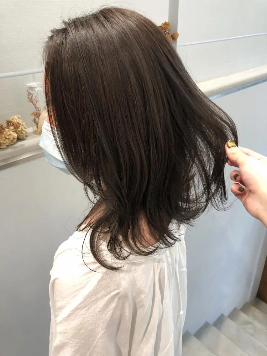 ミディアム アッシュ アッシュグレー カット ヘアカラー トリートメント 柏木 彩花のヘアスタイル