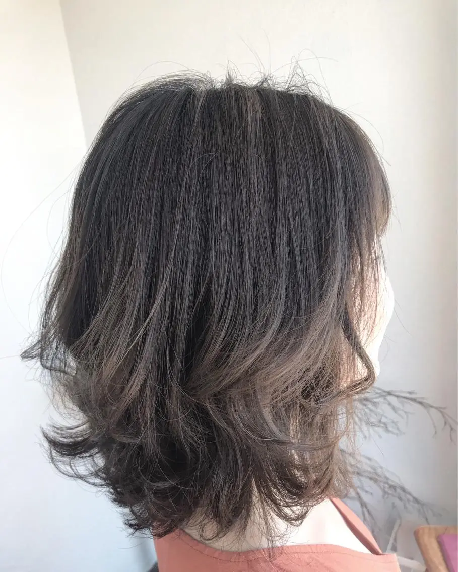 ミディアム カラー グレージュ ウルフカット 大嶋 宏隆のヘアスタイル