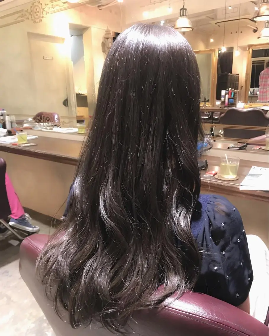 セミロング カラー パーマ ヘアアレンジ ハイライトカラー シルバー ハイライト 🌈髪質改善💕 縮毛矯正✨青木まで✨のヘアスタイル