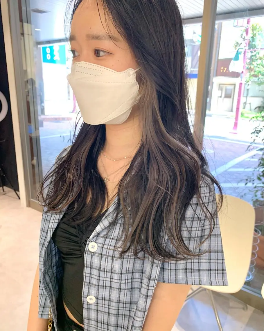 セミロング カラー イヤリングカラー iLi 《イリ》のヘアスタイル