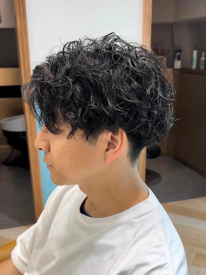ショート パーマ メンズ メンズパーマ スパイラルパーマ カット パーマ 【池袋店 店長】伊藤 昂樹/曲がる縮毛矯正のヘアスタイル