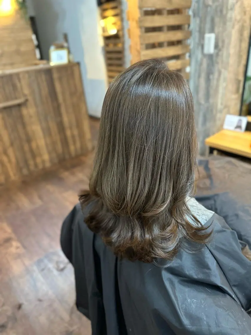 セミロング カラー くびれヘア くびれレイヤー レイヤーカット カット ヘアカラー トリートメント Luzir⭐︎ GEN⭐︎のヘアスタイル