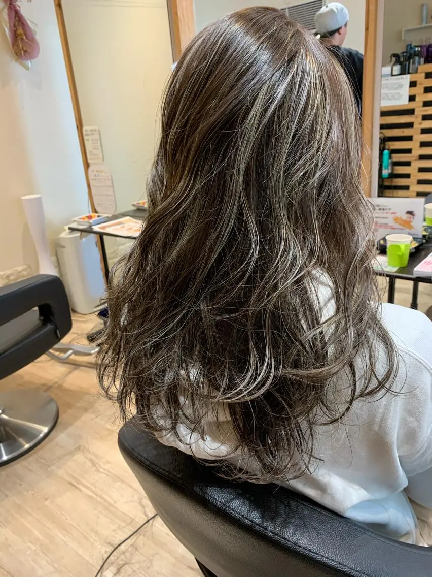 セミロング ハイライト ヘアカラー 大久保 隆蔵のヘアスタイル