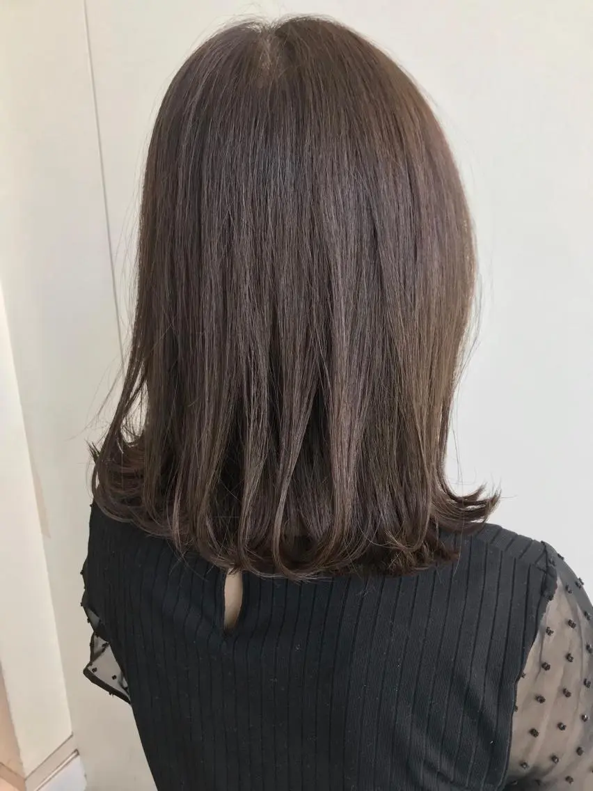 ミディアム カラー グレージュ 外ハネヘア 中塚 義人のヘアスタイル