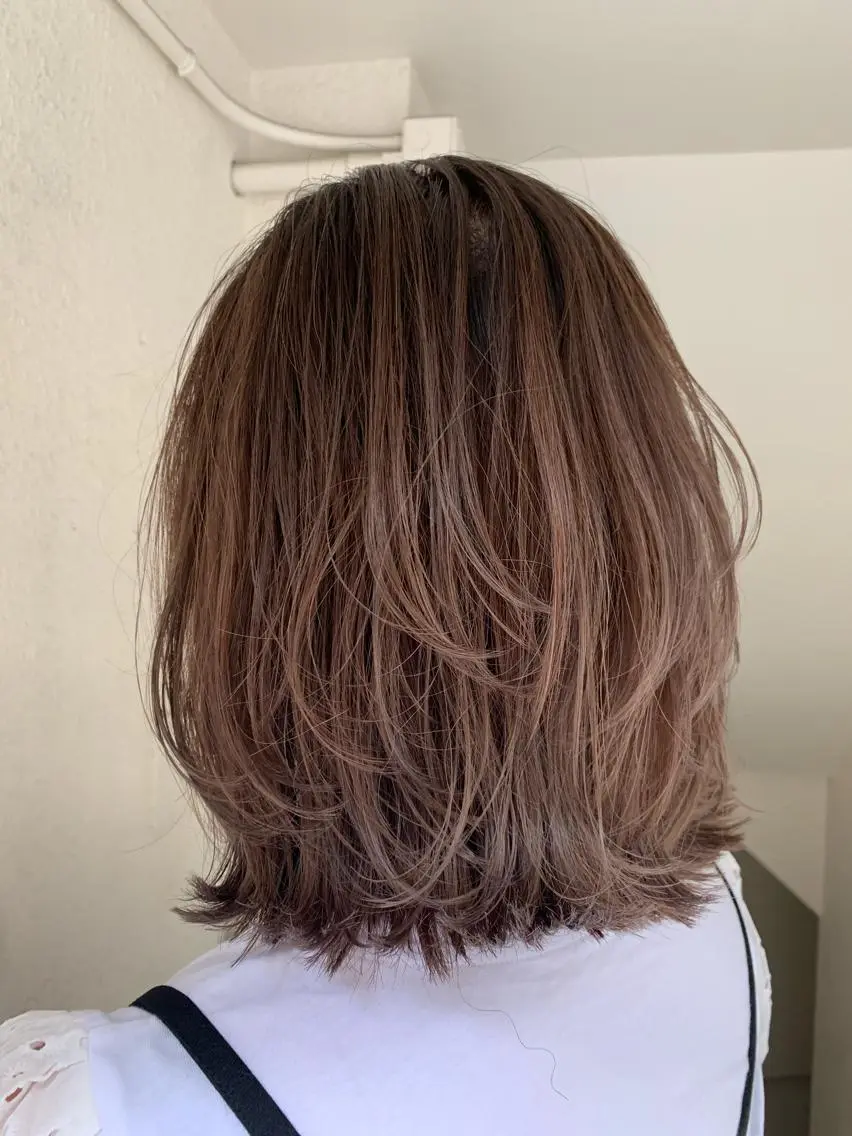 ミディアム カラー ボブレイヤー ベージュカラー ボブ レイヤーカット ハイライト✖️ 暗髪🤎Nahoのヘアスタイル