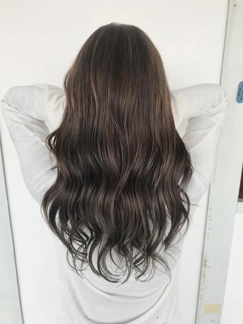 ロング ハイライト タカツド ユウキのヘアスタイル
