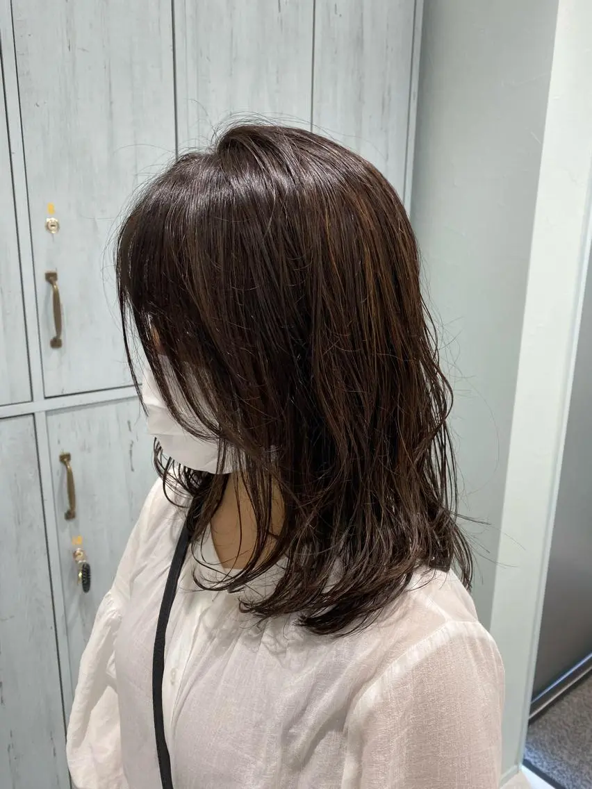 セミロング カラー 中川 茜里のヘアスタイル