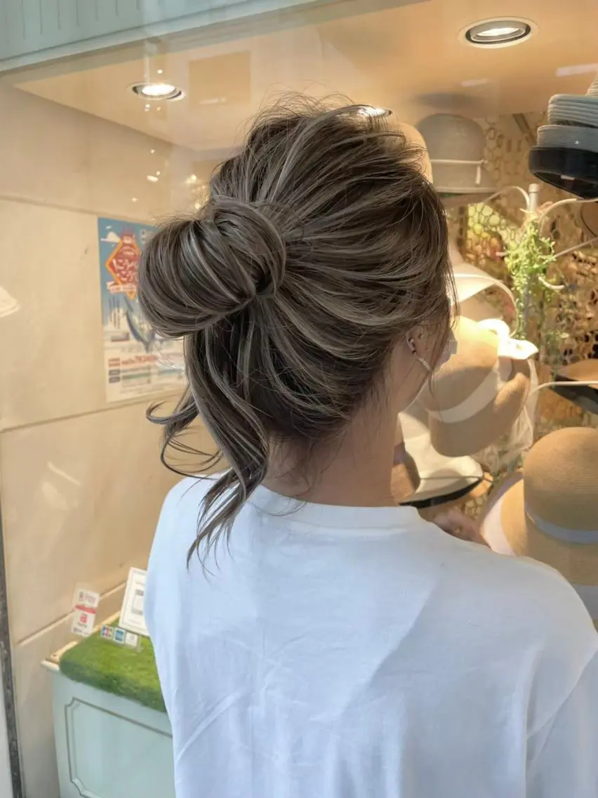 カラー アディクシーカラー バレイヤージュ 黒髪 ブリーチ ダブルカラー カット ヘアカラー _WHITE鳳店 アンダーバーホワイトのヘアスタイル